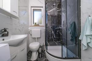 Family friendly house with a swimming pool Pucisca, Brac - 21499