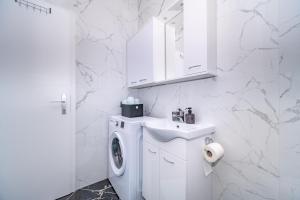 Family friendly house with a swimming pool Pucisca, Brac - 21499