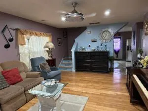 Colorful 3 bedrooms twin home near Center - Tioga