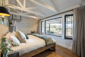 The Strand at The Vineyard McLaren Vale - King BR, Comp Minibar, Breakfast Prov, Fireplace
