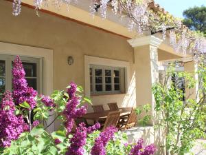 Maisons de vacances Welcoming holiday home in Tourtour with private pool : photos des chambres