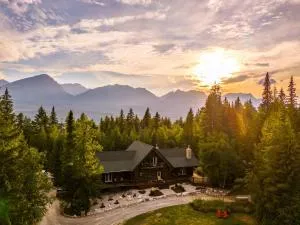 Moberly Lodge - Golden