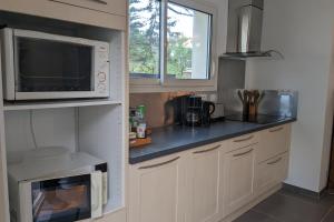 Nice 90m near the surf beach of Bud