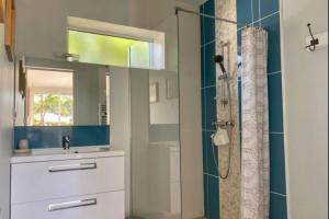 Nice 90m near the surf beach of Bud