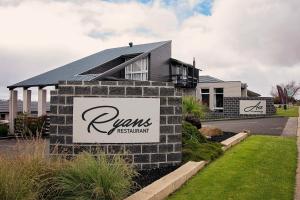 Mandala Ace Albany Hotel