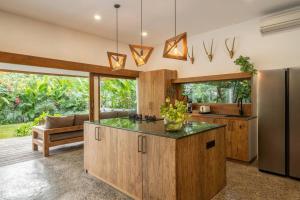 Designer NEW 3BDR - Lush Garden+Pool