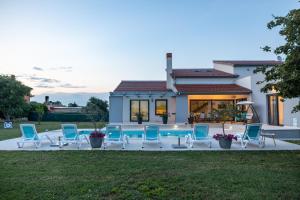 Beautiful villa Eva with private pool near the beach - 4hvězdičkové hotely ve městě Šišan