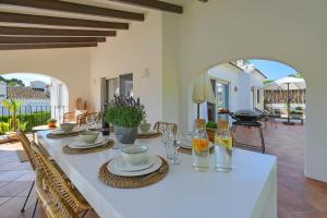 Los Jazmines by Aguilarent