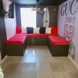 The Gawdy Den with Fast WIFI 2 minutes from Downtown Houston!