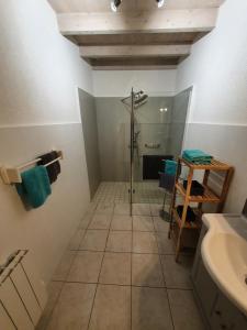 Maisons de vacances Domaine Bardon - Deux Gites avec piscine pouvant accueillir jusqu-a 15 personnes a la campagne, Charente-Maritime : photos des chambres