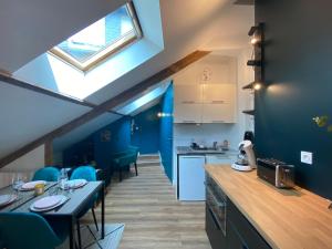 Le Grenier de la Tour dAuvergne CV