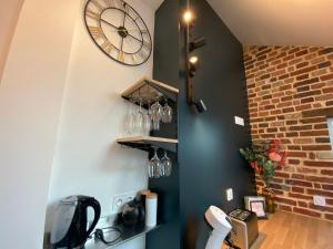 Le Grenier de la Tour dAuvergne CV