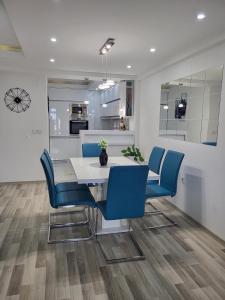 Downtown One-Bedroom Deluxe Apartment