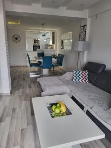Downtown One-Bedroom Deluxe Apartment