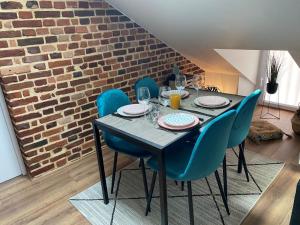 Le Grenier de la Tour dAuvergne CV