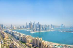 Ultra Luxury Palm Tower with Shared Hotel Facilities