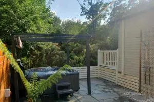 Treehouse - Hot Tub - Newton on the Moor