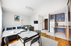 Uniwersytet Medyczny Park Studio by BookingHost