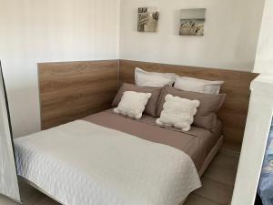 Appartements Studio climatise avec parking prive proche Port le Brusc et Plages : photos des chambres