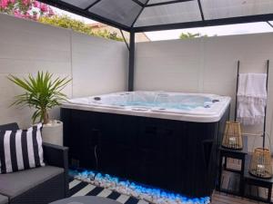 Appartements Evasion Romantique avec spa et sauna : photos des chambres