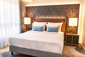Superior Suite room in Steigenberger Hotel Hamburg