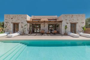 White Stone Villa Hesperia - Poolside Escape Close to Laganas Beach