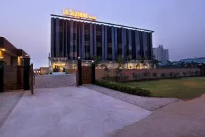 HOTEL LE SEASONS PARK - Sūrajpur