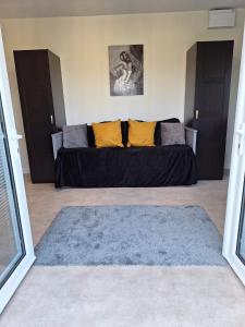 Quiet countryside studio apartment - recently renovated and amazing views