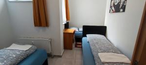 Basic Triple Room with Shared Bathroom room in The Hostel