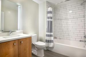 SoMa Studio w Gym Rooftop Lounge nr Tech HQs SFO-94