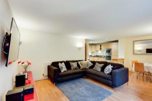 Spacious 2 bed 2 bath Kings Cross Apartment