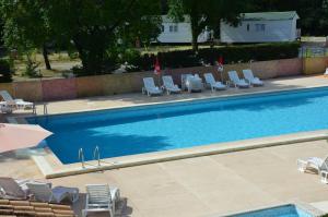 Campings Camping Hotel Les Rives du Loup : photos des chambres