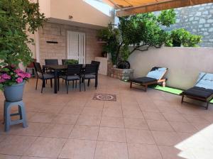 Charming 4* apartment in Supetars old center