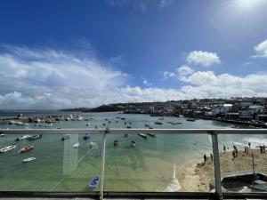 Crows Nest - panoramic views of St Ives harbour