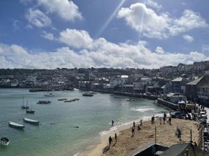 Crows Nest - panoramic views of St Ives harbour