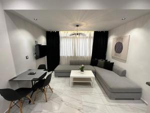 Piso céntrico y a pie de playa.