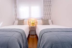 Penthouse Apartment room in Genteel Home Larios