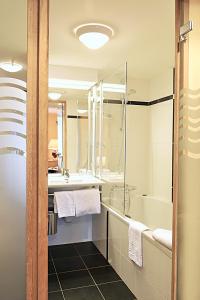 Hotels Logis Hotel Le Continental : Chambre Double