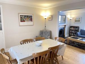 37 Trenwith Place, charming family home & garden!