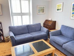 37 Trenwith Place, charming family home & garden!