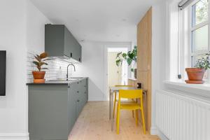 Cozy Downtown Apartment