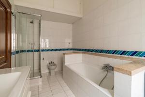 GuestHost - Pantheon Charming Apartment