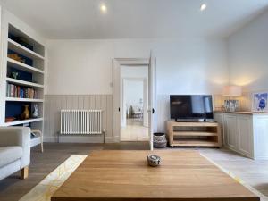 Porth House, with south facing courtyard garden!