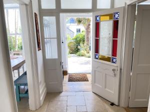 Porth House, with south facing courtyard garden!