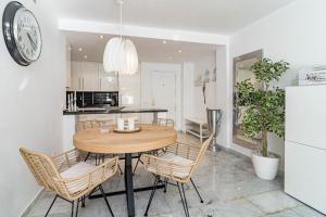 Beach side family apartment with 3 Spacious Bedrooms in San Pedro