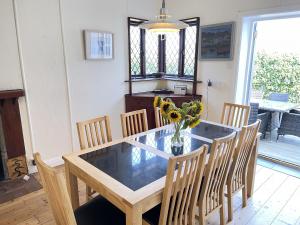 Stratton Vow - a true 1920s Arts and Crafts house!