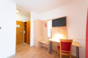 Triple Room room in Hotel Astoria am Urachplatz