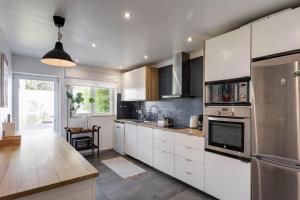 Tailor Made Villa with Ocean View in Caxias