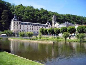 Maisons de vacances Maison Neuve, relaxing countryside home with pool : photos des chambres