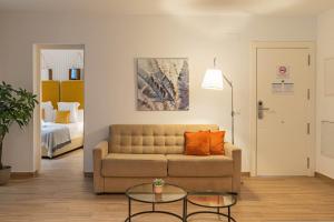 Two-Bedroom Apartment room in Feelathome Mártires Apartments